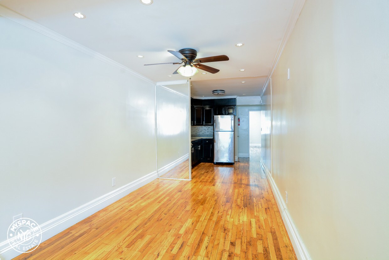 Foto principal - 676 Midwood St