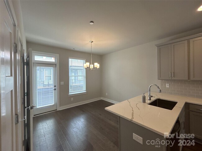 Building Photo - 1307 Millpark Ln