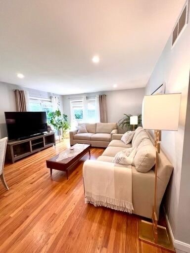 Foto del edificio - 8 Kennedy Dr