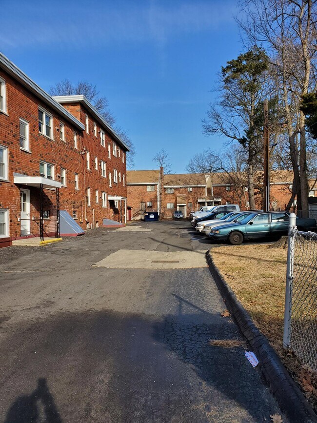 Building Photo - 189 Thompson St