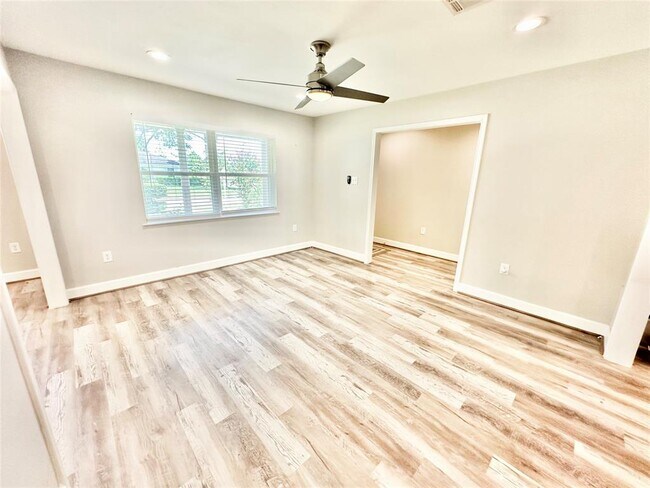 Foto del edificio - 5803 Effingham Dr