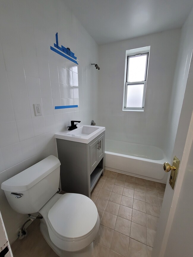 Building Photo - Newly Renovated large 1 bed in Sunnyside