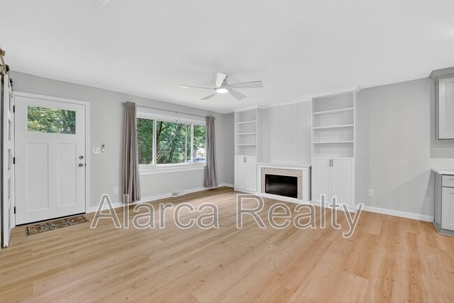 Building Photo - 409 Robinson Ave