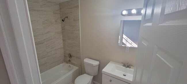 Foto del edificio - 4 Bedroom Single Family Home