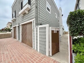 Building Photo - 4027-4029 Ocean Dr