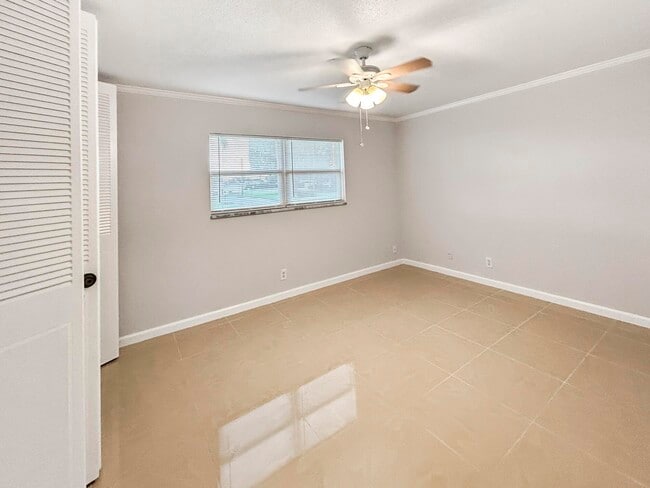 Foto del edificio - 4808 Cresthaven Blvd