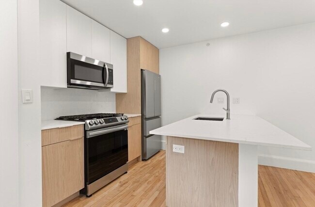 Foto del edificio - 26 Bradlee Rd