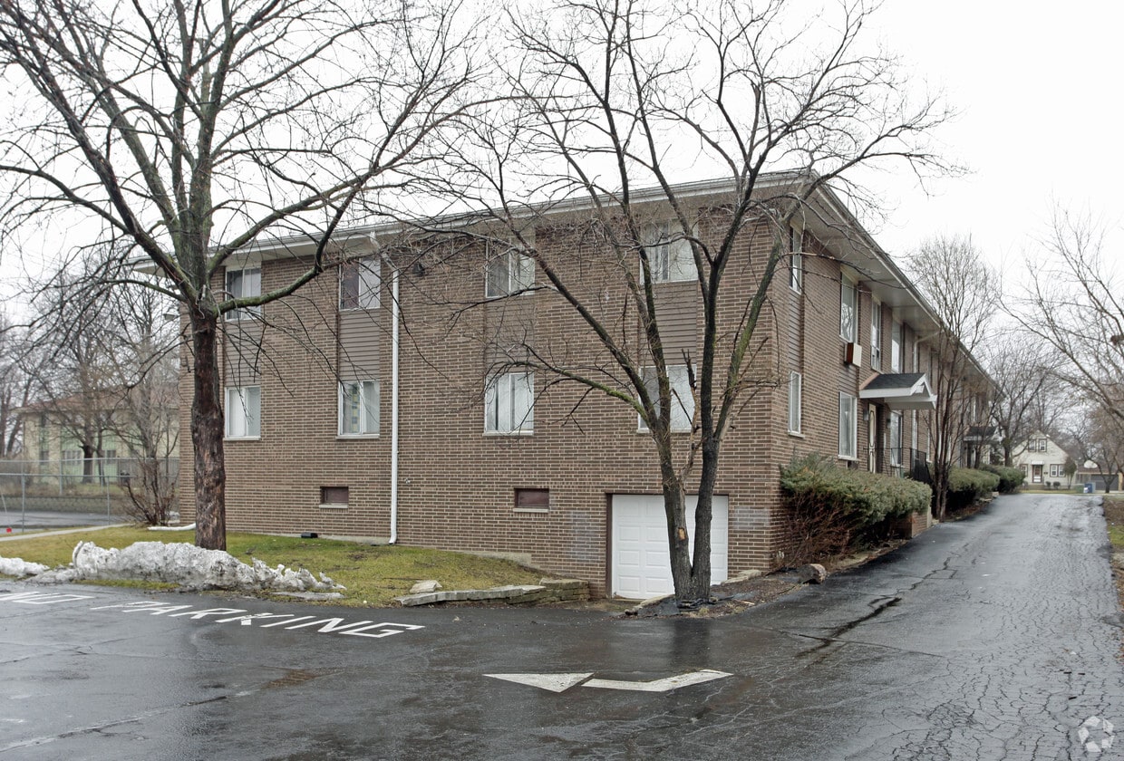 Building Photo - 5349-5351 N 91st St