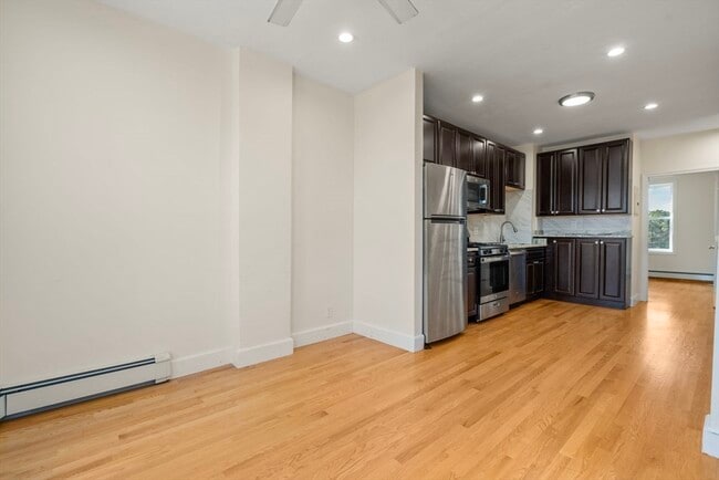 Building Photo - 45 Thorndike St