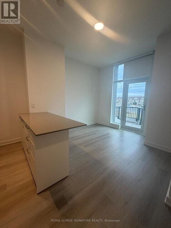 Photo du bâtiment - 40 Lagerfeld Dr