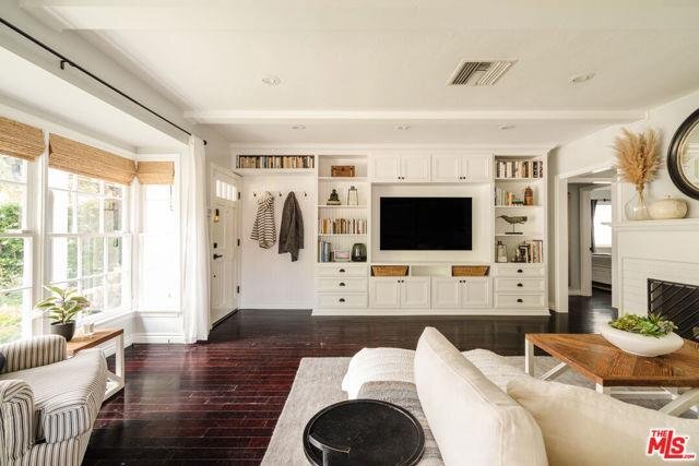 Building Photo - 4713 Noble Avenue, Los Angeles, CA 91403 -...