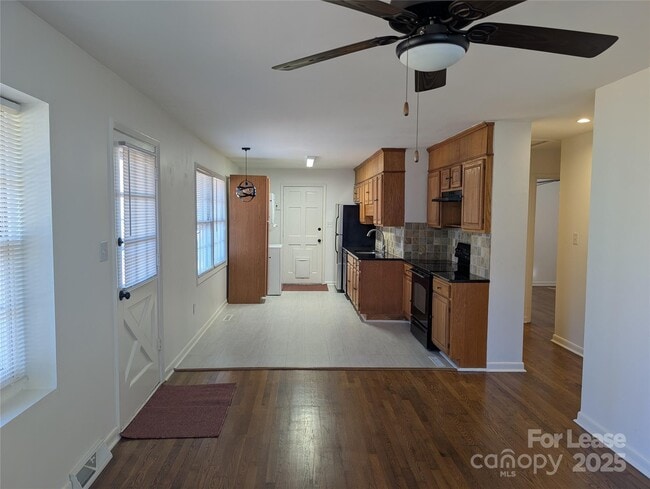 Building Photo - 20114 Washam St