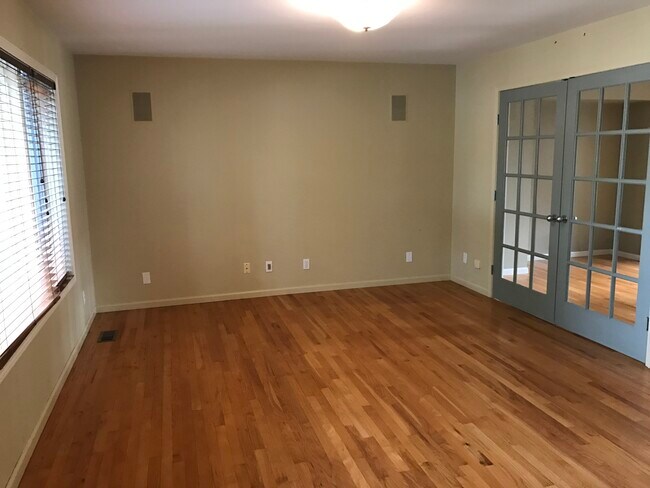 Living room - 2704 Cherry Hills Dr
