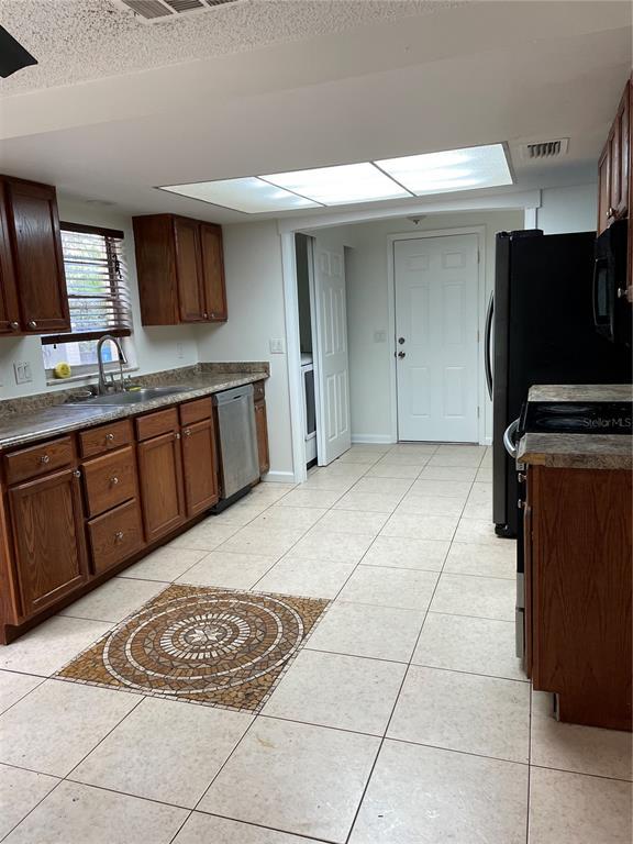 Foto del edificio - 16131 Manorwood Cir