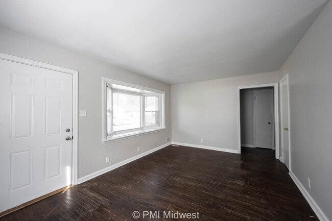 Building Photo - "Charming 3-Bed Home with Gleaming Hardwoo...