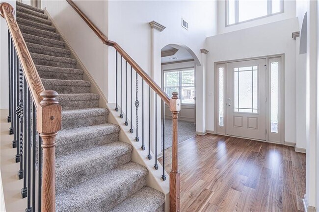 Building Photo - 3513 Huddlestone Ln NE