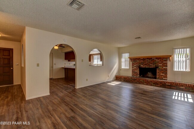 Foto del edificio - 1170 N Old Chisholm Trail