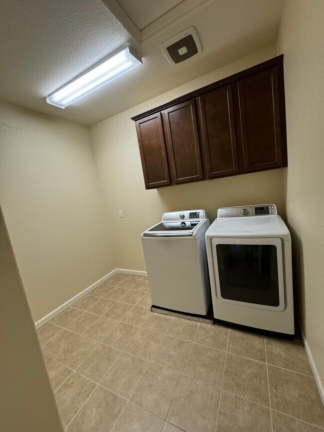 Foto del edificio - 1422 Stewart Dr