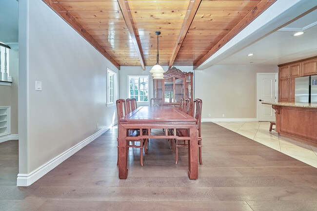 Building Photo - 4736 Rosemont Ave
