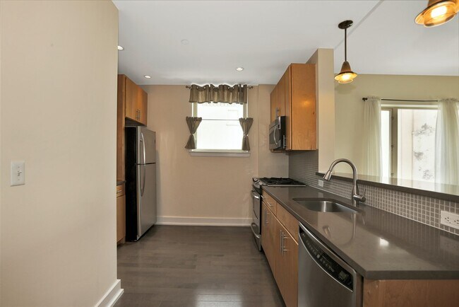 Building Photo - 3312 Hudson Ave