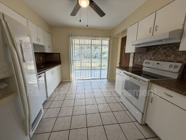 Foto del edificio - 811 Tangerine St