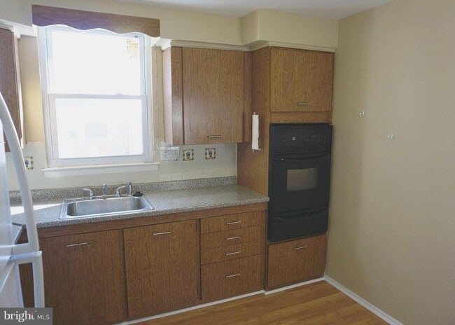 Building Photo - 1730 Borbeck Ave