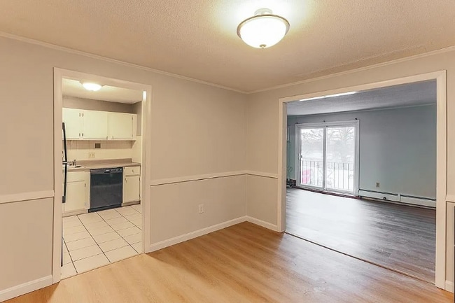 Foto del edificio - 36 English Village Rd