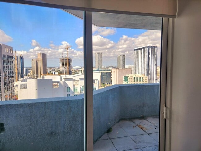 Foto del edificio - 244 Biscayne Blvd