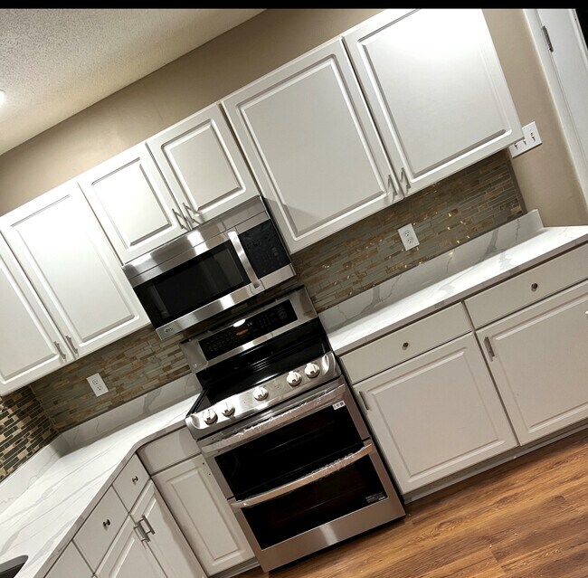 Building Photo - 9004 Habitat Cir