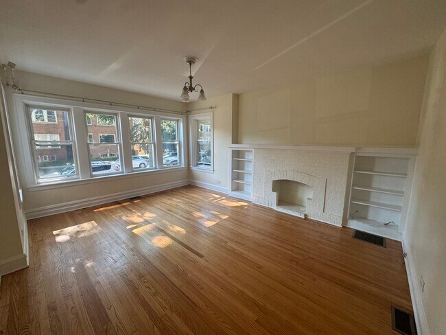 Foto del edificio - 5849 N Campbell Ave