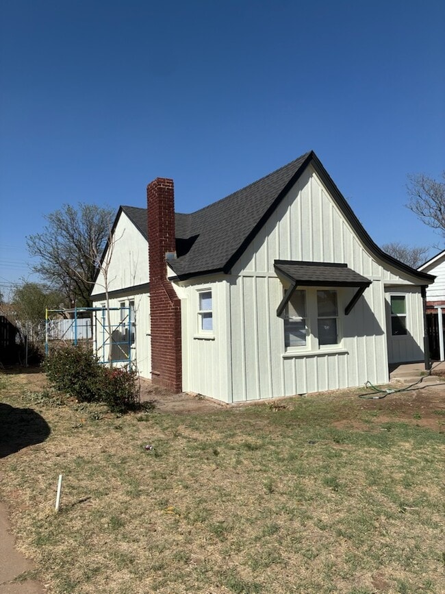 Building Photo - 2108 27th St