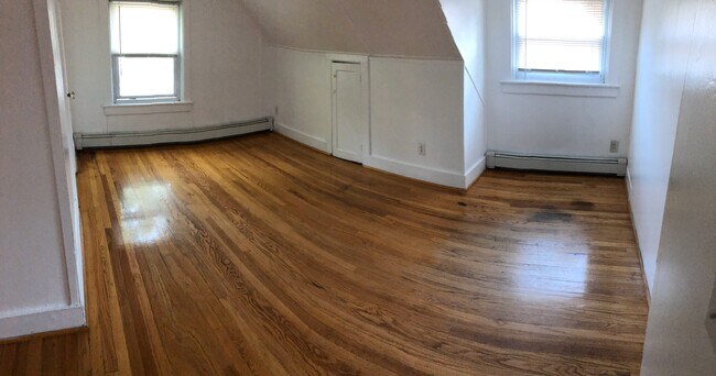 Building Photo - 558 Park Ave