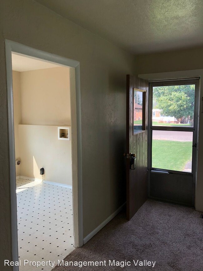 Building Photo - 2 br, 1 bath House - 409 7th Ave W