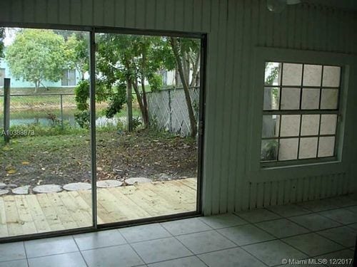 Building Photo - 1231 Seaview