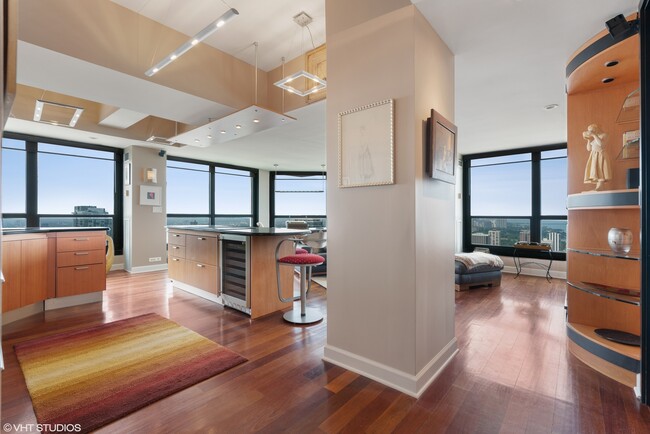 Foto del edificio - 1030 N State St
