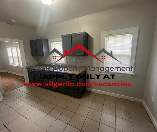 Building Photo - 3 spacious bedrooms (2 up 1 down), 1 bath ...
