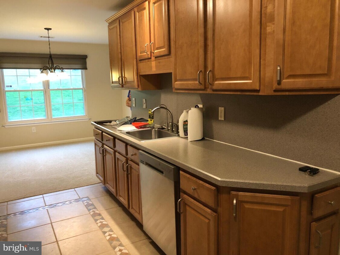 Primary Photo - 25E Chestnut Ct