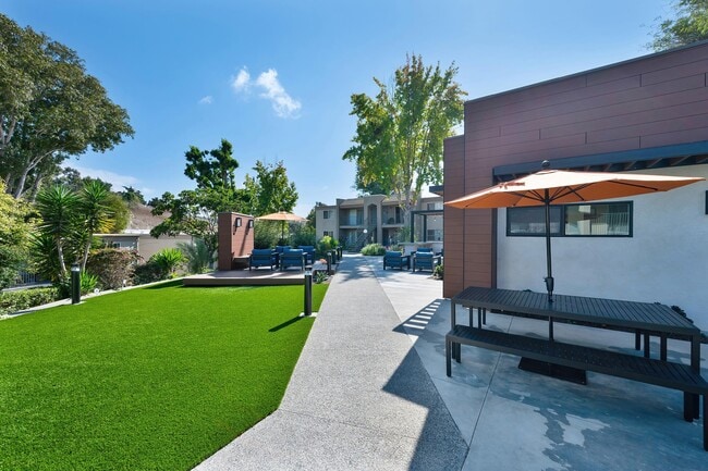 Building Photo - Silver Oak Apartments