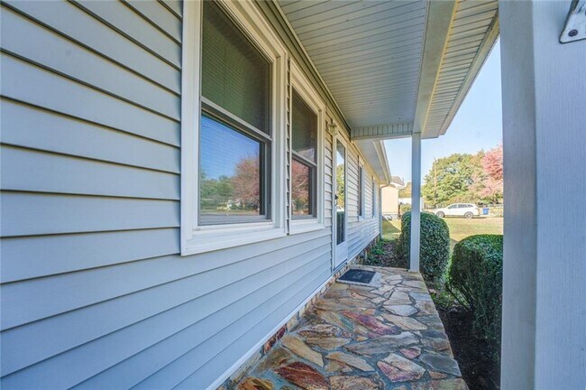Foto del edificio - 905 Rambling Rose Ct NW