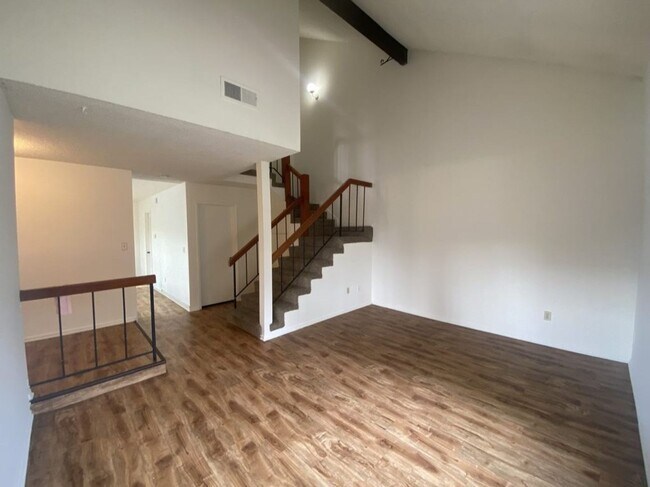 Building Photo - Unit available in Tierrasanta in Villa Mar...