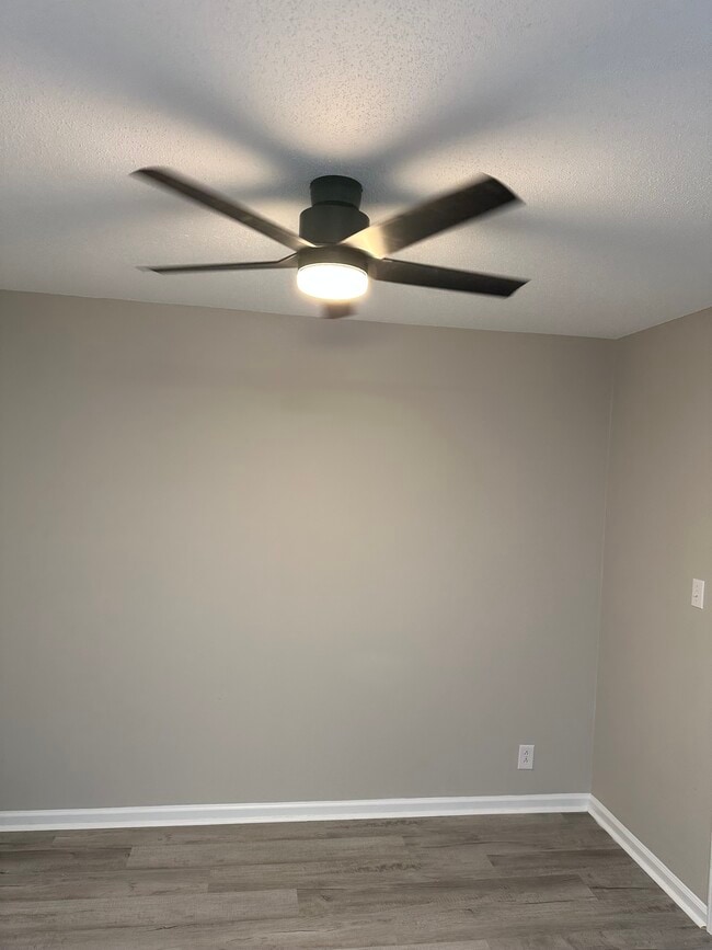 Foto del edificio - 939 Kingsbury Dr