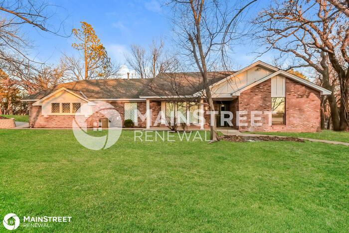 Primary Photo - 200 N DARWIN RD, EDMOND, OK 73034