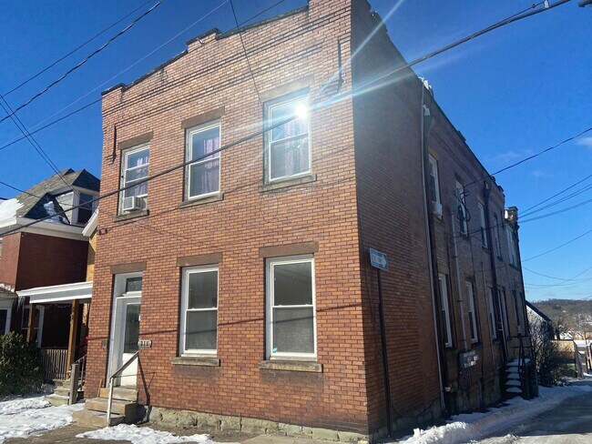 Building Photo - 211 S 2nd St