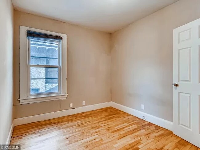 Foto del edificio - 526 8th Ave SE