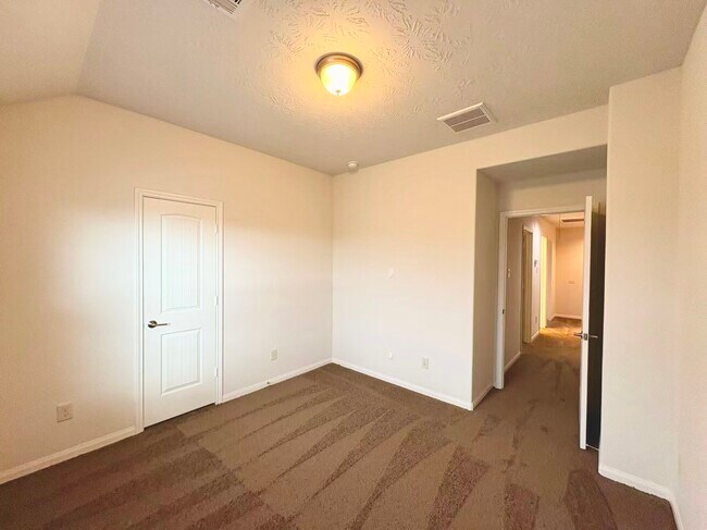 Building Photo - 3722 Pantano Ct