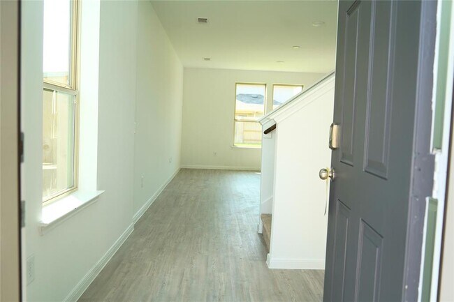 Foto del edificio - 16606 Teak Mantle Rd