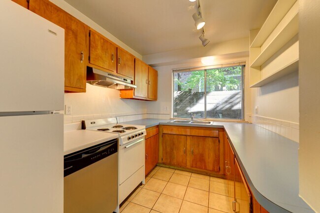 Building Photo - 1000 11th St