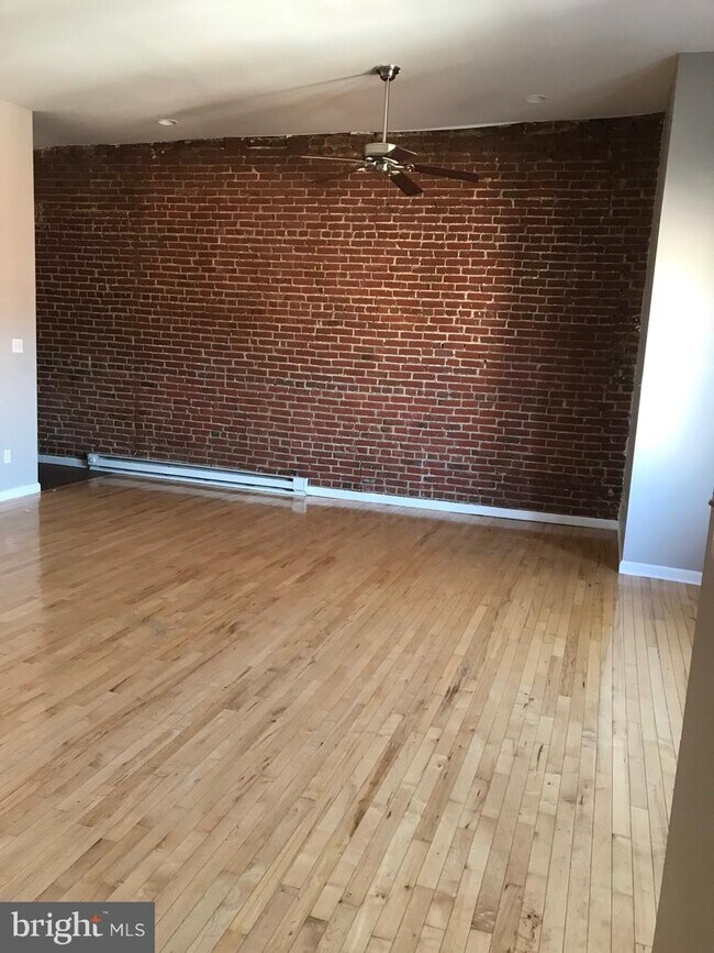 Building Photo - 3163 Frankford Ave