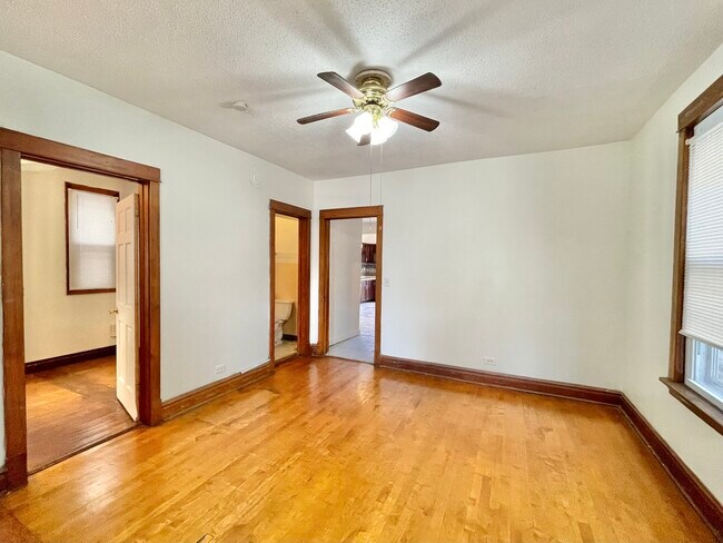 Building Photo - 2923 N Springfield Ave