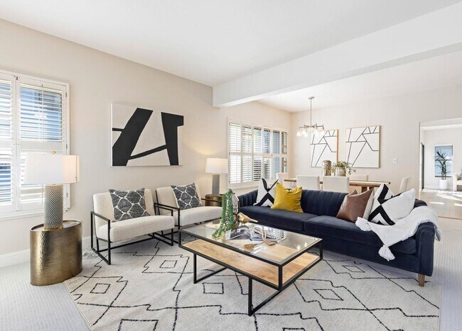 Building Photo - Updated Townhome in Sought After Walnut Cr...